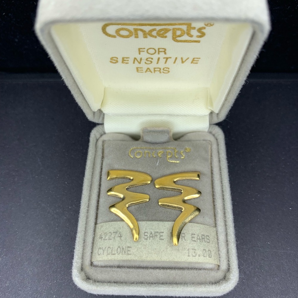 Sensitive cyclone earrings
